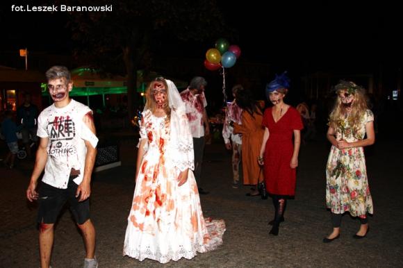 Kino pod fontanną otwarte i zombie na Królewskiej