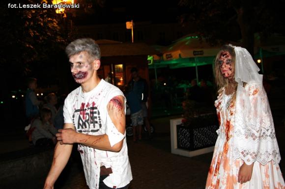 Kino pod fontanną otwarte i zombie na Królewskiej