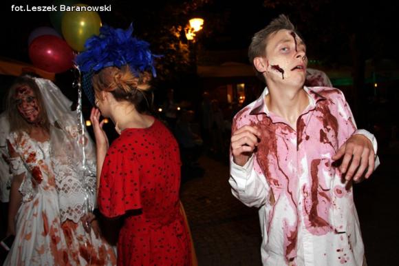 Kino pod fontanną otwarte i zombie na Królewskiej