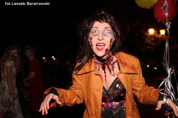 Kino pod fontanną otwarte i zombie na Królewskiej