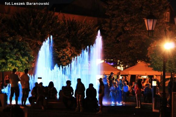 Kino pod fontanną otwarte i zombie na Królewskiej