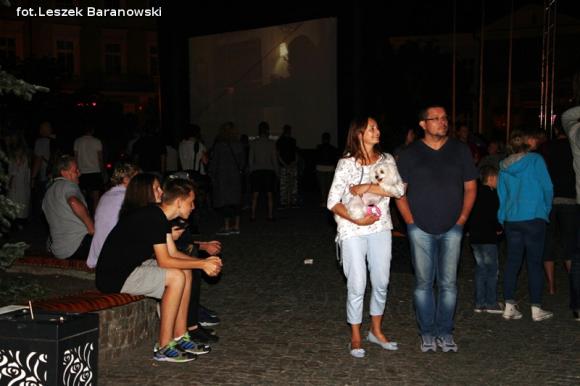 Kino pod fontanną otwarte i zombie na Królewskiej