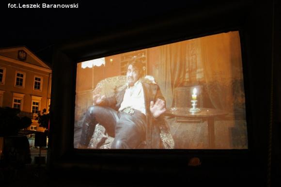 Kino pod fontanną otwarte i zombie na Królewskiej