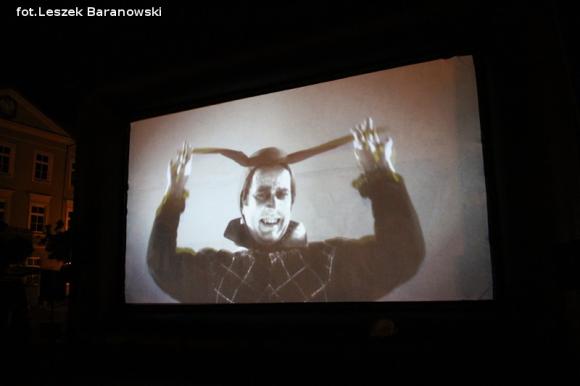 Kino pod fontanną otwarte i zombie na Królewskiej