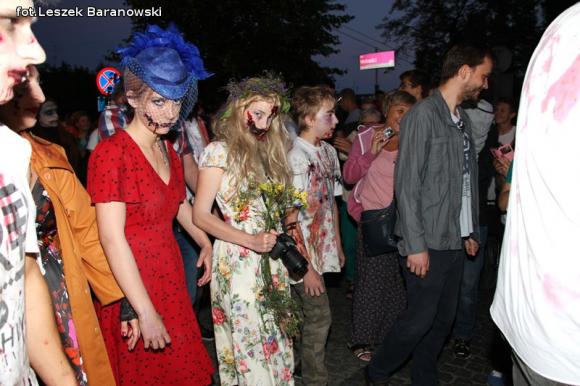 Kino pod fontanną otwarte i zombie na Królewskiej