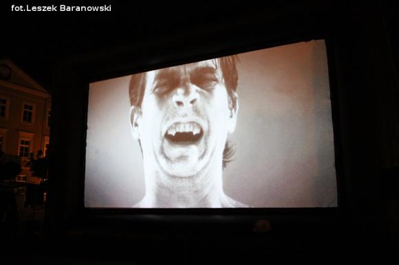 Kino pod fontanną otwarte i zombie na Królewskiej