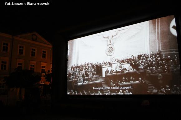 Kino pod fontanną otwarte i zombie na Królewskiej