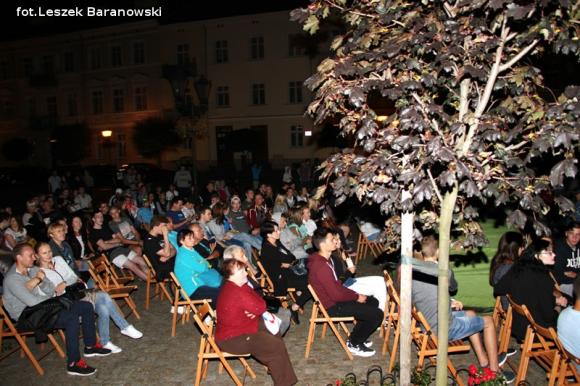 Kino pod fontanną otwarte i zombie na Królewskiej