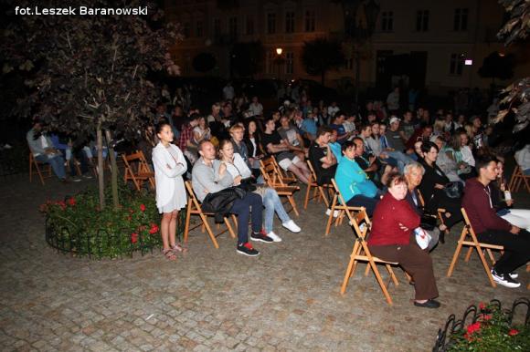 Kino pod fontanną otwarte i zombie na Królewskiej