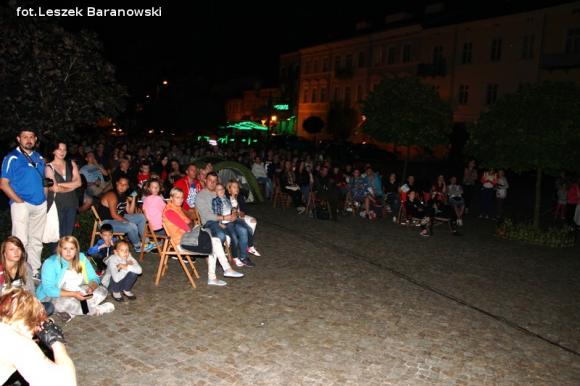 Kino pod fontanną otwarte i zombie na Królewskiej