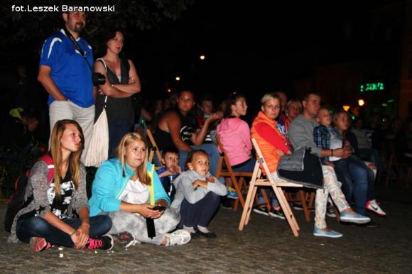 Kino pod fontanną otwarte i zombie na Królewskiej