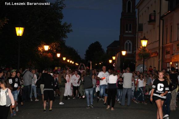 Kino pod fontanną otwarte i zombie na Królewskiej