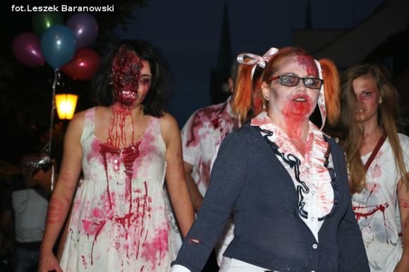 Kino pod fontanną otwarte i zombie na Królewskiej