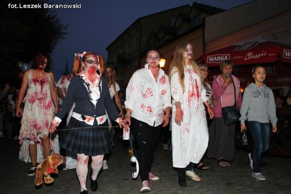 Kino pod fontanną otwarte i zombie na Królewskiej
