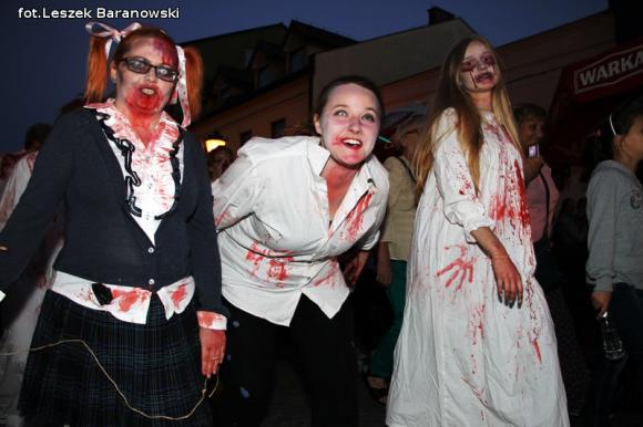 Kino pod fontanną otwarte i zombie na Królewskiej