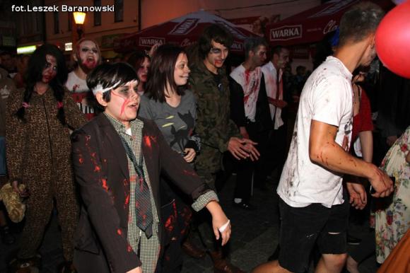 Kino pod fontanną otwarte i zombie na Królewskiej