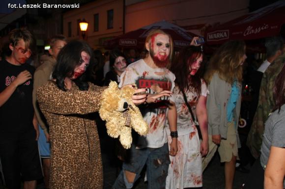 Kino pod fontanną otwarte i zombie na Królewskiej