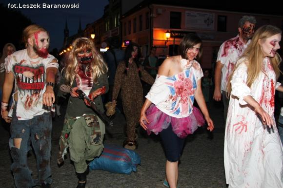 Kino pod fontanną otwarte i zombie na Królewskiej