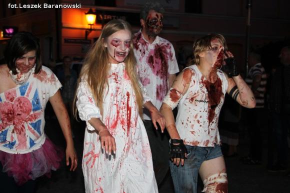 Kino pod fontanną otwarte i zombie na Królewskiej