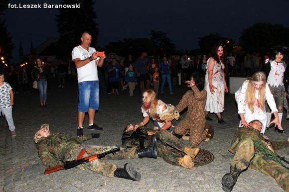 Kino pod fontanną otwarte i zombie na Królewskiej