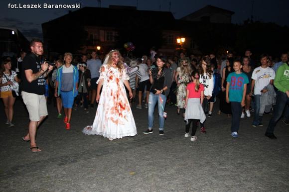 Kino pod fontanną otwarte i zombie na Królewskiej