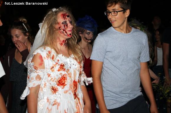 Kino pod fontanną otwarte i zombie na Królewskiej