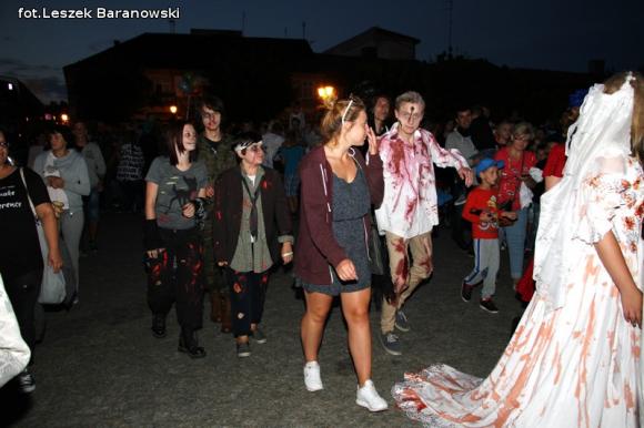 Kino pod fontanną otwarte i zombie na Królewskiej