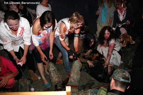 Kino pod fontanną otwarte i zombie na Królewskiej