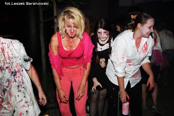 Kino pod fontanną otwarte i zombie na Królewskiej