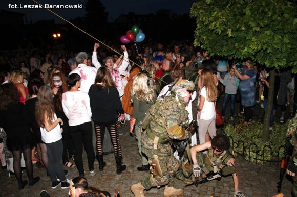 Kino pod fontanną otwarte i zombie na Królewskiej