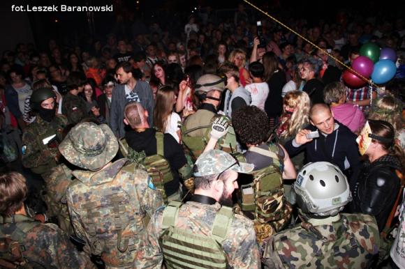 Kino pod fontanną otwarte i zombie na Królewskiej