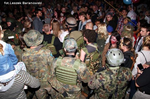 Kino pod fontanną otwarte i zombie na Królewskiej