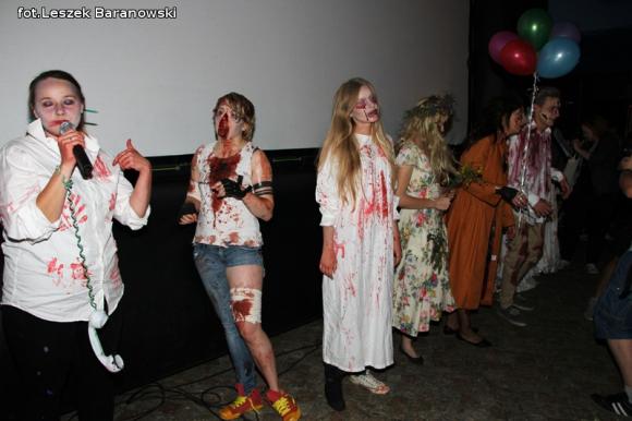 Kino pod fontanną otwarte i zombie na Królewskiej