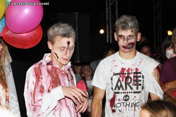 Kino pod fontanną otwarte i zombie na Królewskiej