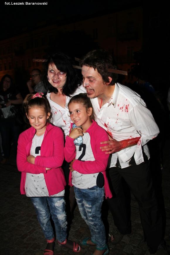 Kino pod fontanną otwarte i zombie na Królewskiej