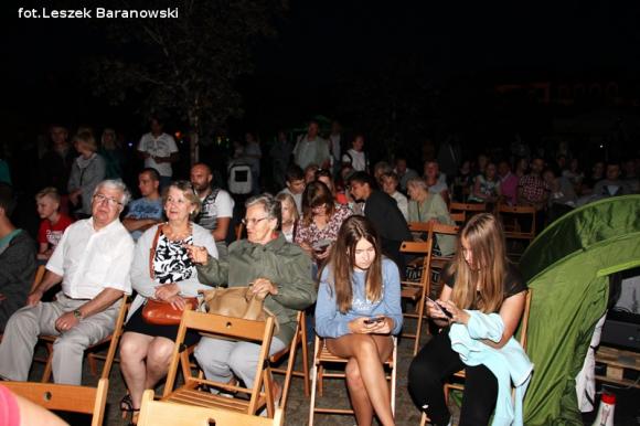 Kino pod fontanną otwarte i zombie na Królewskiej