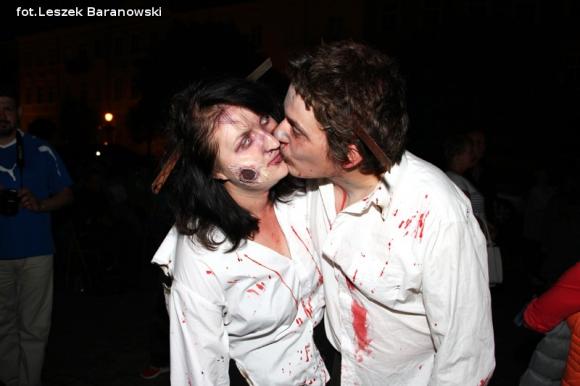 Kino pod fontanną otwarte i zombie na Królewskiej