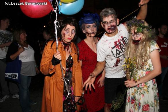 Kino pod fontanną otwarte i zombie na Królewskiej