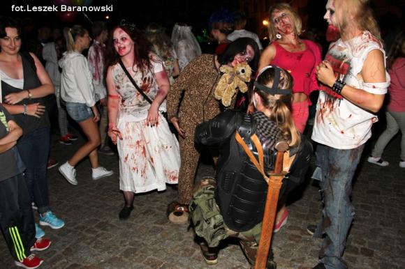 Kino pod fontanną otwarte i zombie na Królewskiej