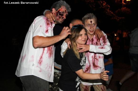 Kino pod fontanną otwarte i zombie na Królewskiej