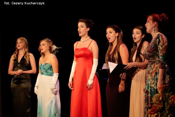 Najpiękniejsze pieśni w mistrzowskich głosach i palcach