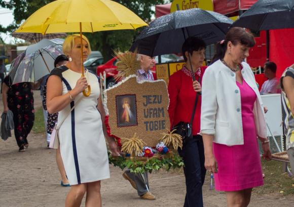 Deszczowe dożynki w Leszczynku