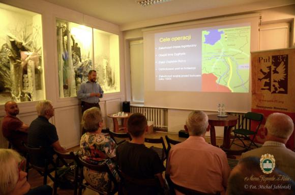 Spotkanie z autorem książki Walczący orzeł. Barwa i broń 1. Samodzielnej Brygady Spadochronowej 1941-1945