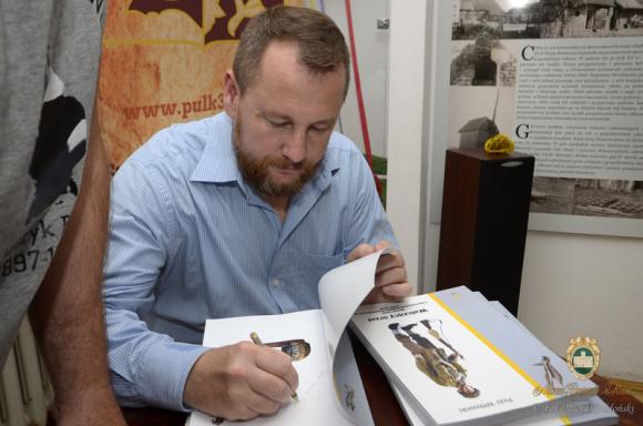 Spotkanie z autorem książki Walczący orzeł. Barwa i broń 1. Samodzielnej Brygady Spadochronowej 1941-1945