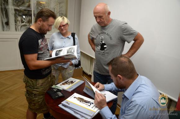 Spotkanie z autorem książki Walczący orzeł. Barwa i broń 1. Samodzielnej Brygady Spadochronowej 1941-1945
