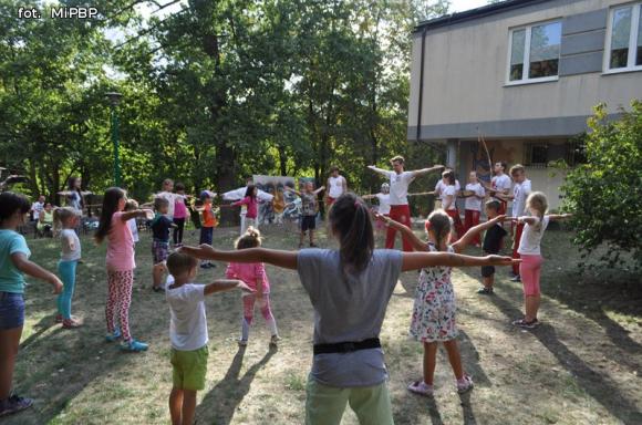 Dzieci z biblioteką pożegnały wakacje