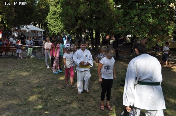 Dzieci z biblioteką pożegnały wakacje