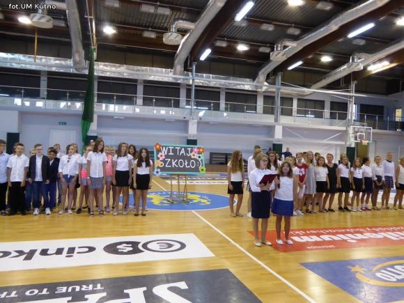 2 273 uczniów rozpoczęło dziś rok szkolny w kutnowskich szkołach