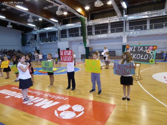 2 273 uczniów rozpoczęło dziś rok szkolny w kutnowskich szkołach