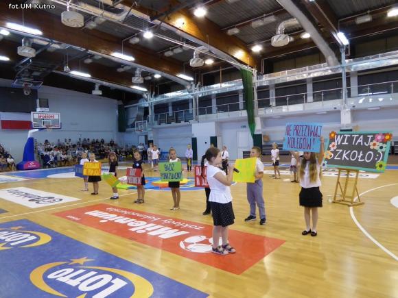 2 273 uczniów rozpoczęło dziś rok szkolny w kutnowskich szkołach